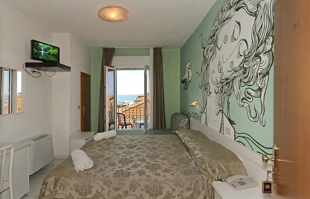 Hotel Regina Lido di Camaiore 3*,